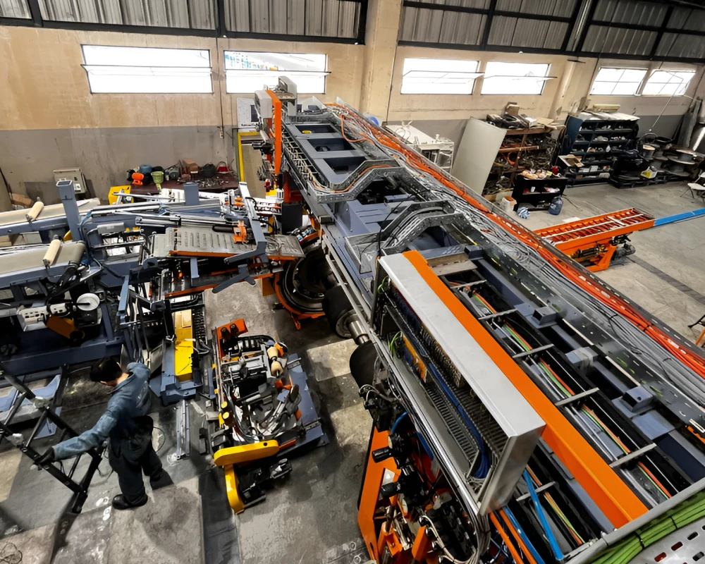 Imagen de Repotenciación de maquina constructora de llanta verde.